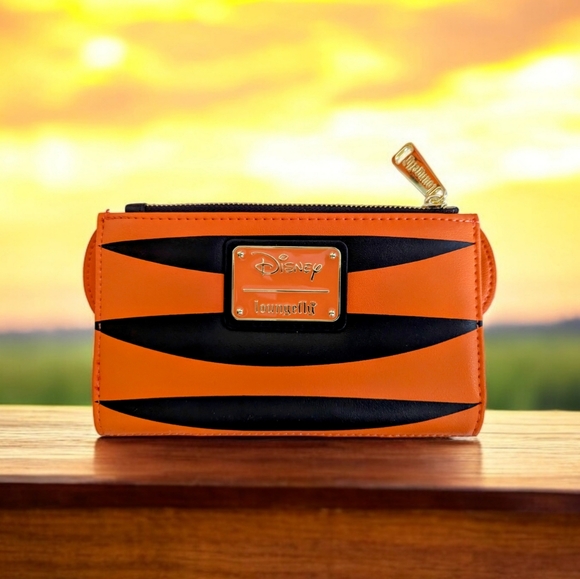 NWOT Loungefly Tigger Winnie the pooh mini backpack, Wallet, & DOORABLES CHARM! - Picture 12 of 17